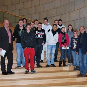 Schülergruppe des Berufskollegs Moers besucht Ibrahim Yetim im Landtag