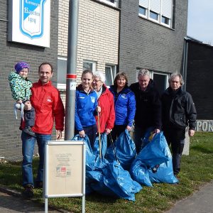Auf dem Foto von Links nach rechts: Ben und Andreas Albrecht, Kira Vogel, Hermine Kurz, Gertrud und Andreas Vogel sowie Jürgen Kohl.